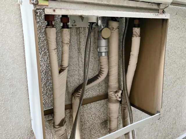 給湯器の点検作業